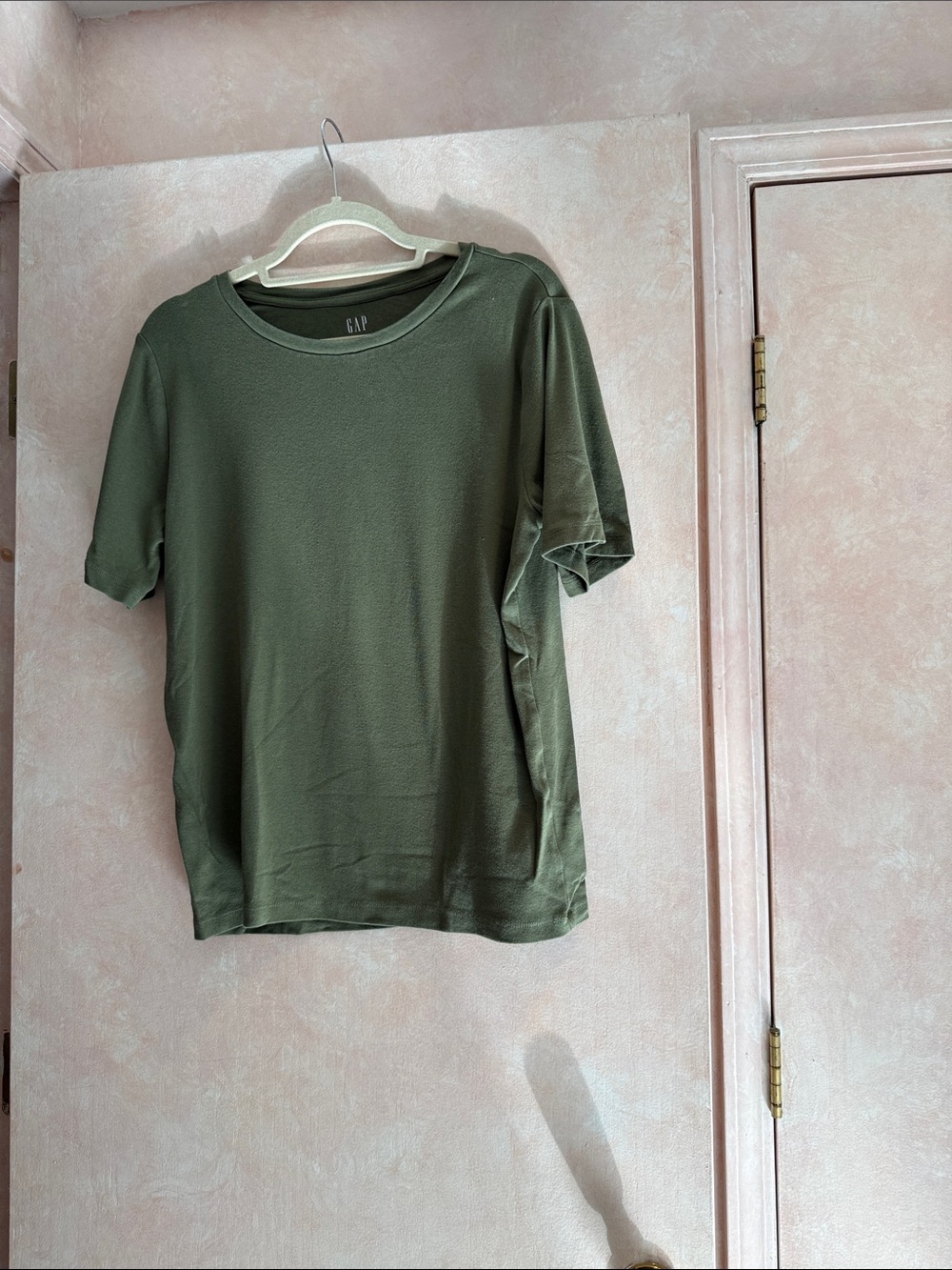 GAP Women’s Olive Short Sleeve Crewneck Tee